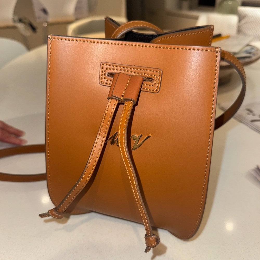 MADE IN ITALY 🇮🇹 REAL LEATHER BUCKET BAG?!?